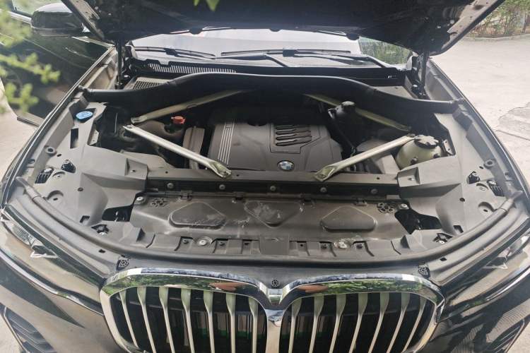 Used BMW X7 2022 xDrive40i Luxury Package with Leading Features Engine Bay