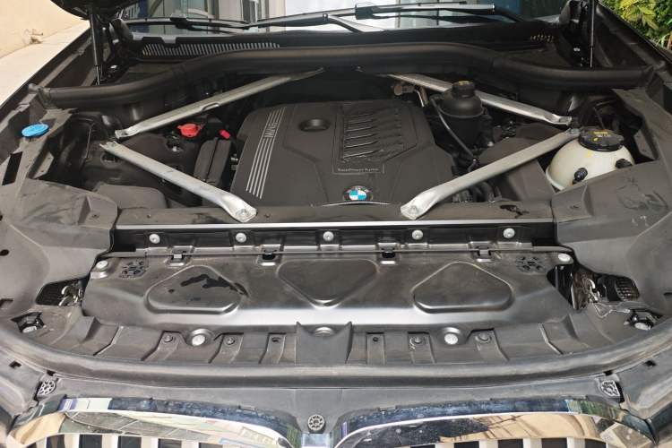 Used BMW X7 2022 xDrive40i Luxury Package with Leading Features Engine Bay