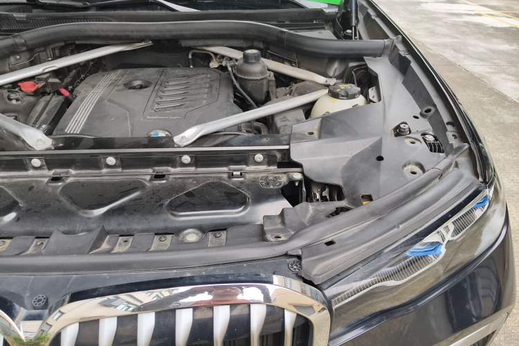 Used BMW X7 2022 xDrive40i Luxury M Sport Package Engine Bay Left