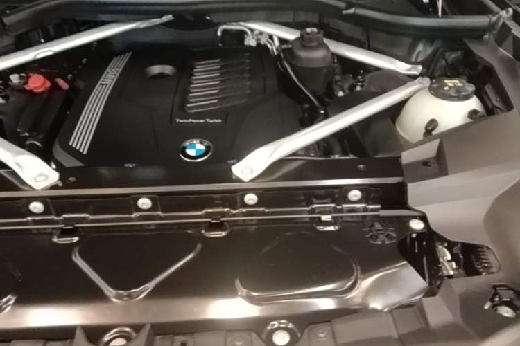 Used BMW X7 2022 xDrive40i Luxury M Sport Package Engine Bay Left