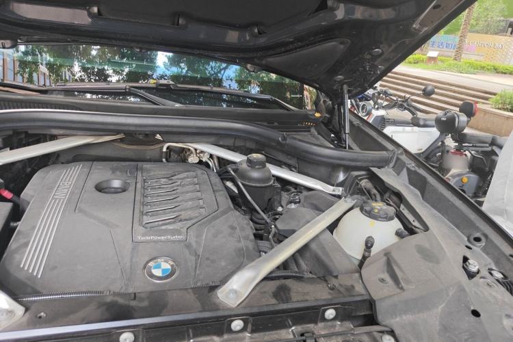 Used BMW X7 2022 xDrive40i Luxury M Sport Package Engine Bay Left