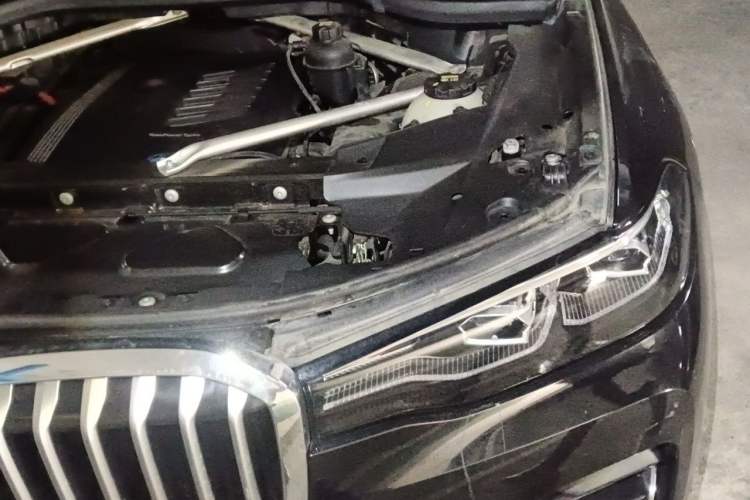 Used BMW X7 2022 xDrive40i Luxury Package with Leading Features Engine Bay Left