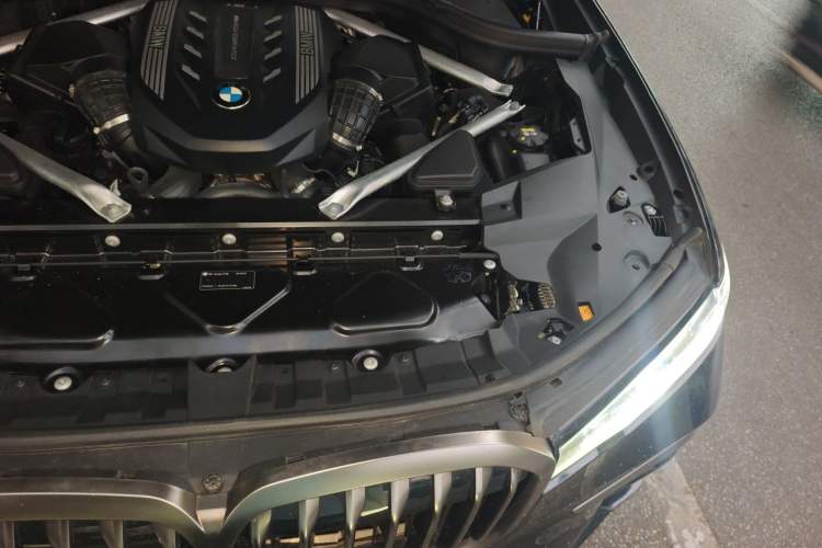 Used BMW X7 2022 xDrive M50i Engine Bay Left