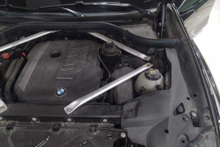 Used BMW X7 2022 xDrive40i Luxury Package with Leading Features Engine Bay Left
