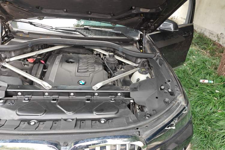 Used BMW X7 2022 xDrive40i Luxury Package with Leading Features Engine Bay Left