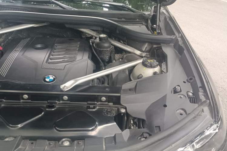 Used BMW X7 2022 xDrive40i Luxury Package with Leading Features Engine Bay Left