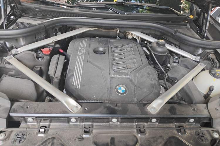Used BMW X7 2022 xDrive40i Luxury M Sport Package Engine Bay