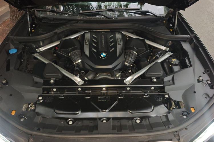 Used BMW X7 2022 xDrive M50i Engine Bay