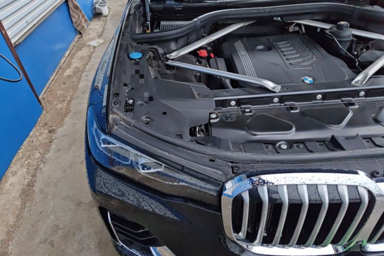 Used BMW X7 2022 xDrive40i Luxury Package with Leading Features Engine Bay Right