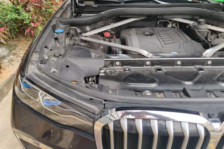 Used BMW X7 2022 xDrive40i Luxury M Sport Package Engine Bay Right