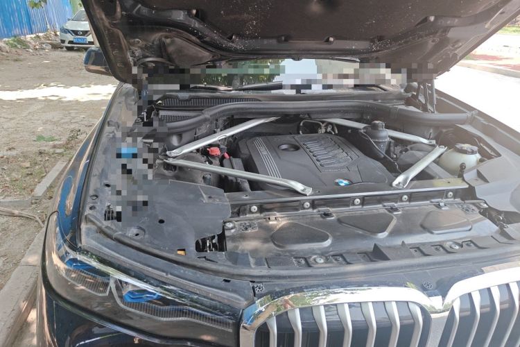 Used BMW X7 2022 xDrive40i Luxury M Sport Package Engine Bay Right