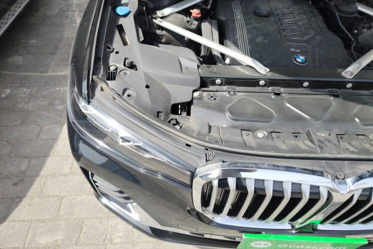 Used BMW X7  Engine Bay Right