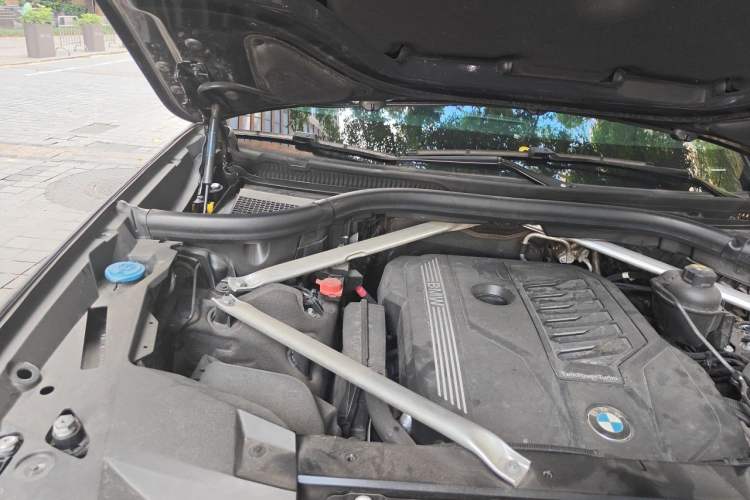 Used BMW X7 2022 xDrive40i Luxury M Sport Package Engine Bay Right