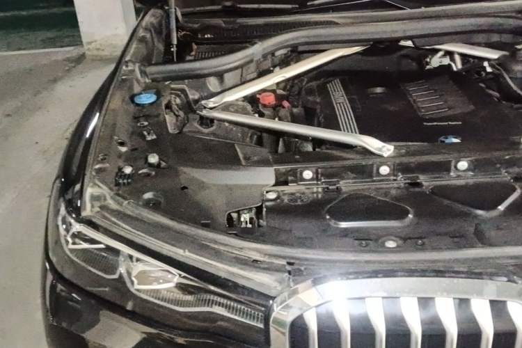 Used BMW X7 2022 xDrive40i Luxury Package with Leading Features Engine Bay Right