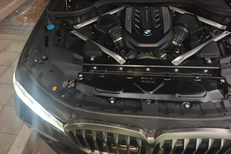 Used BMW X7 2022 xDrive M50i Engine Bay Right