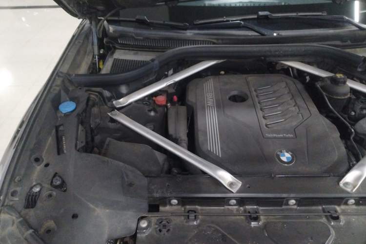 Used BMW X7 2022 xDrive40i Luxury Package with Leading Features Engine Bay Right