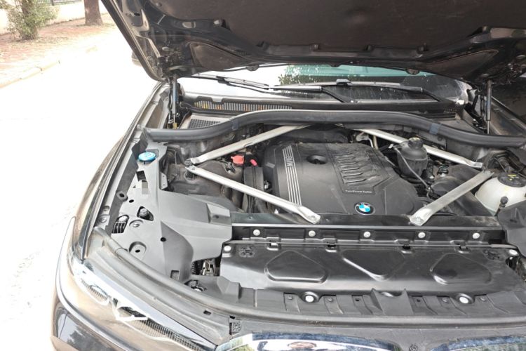 Used BMW X7 2022 xDrive40i Luxury Package with Leading Features Engine Bay Right