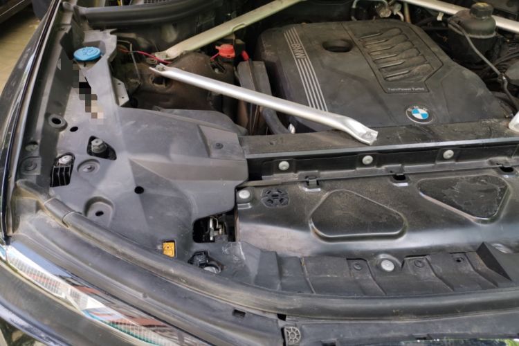 Used BMW X7 2022 xDrive40i Luxury M Sport Package Engine Bay Right