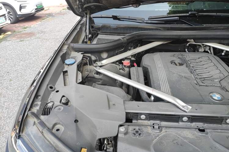Used BMW X7 2022 xDrive40i Luxury M Sport Package Engine Bay Right