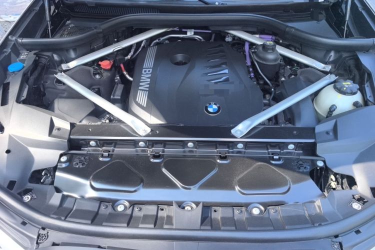 Used BMW X7  Engine Bay