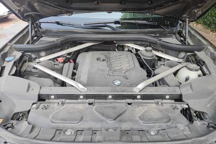 Used BMW X7 2022 xDrive40i Luxury M Sport Package Engine Bay