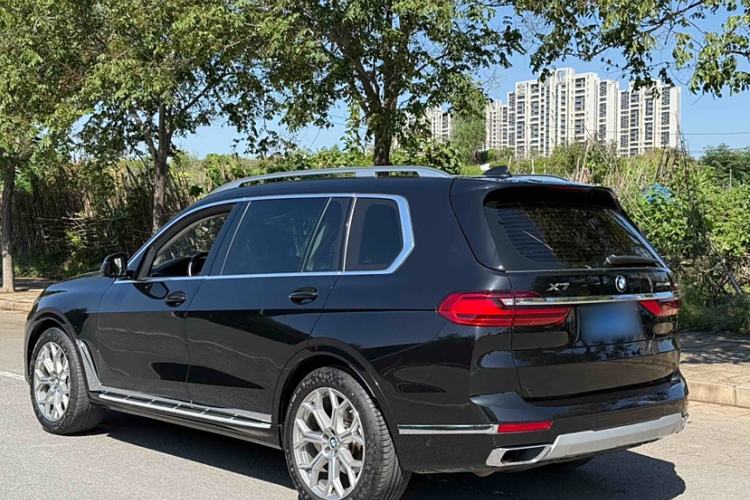 Used BMW X7 2022 xDrive40i Luxury Package with Leading Features Exterior 2