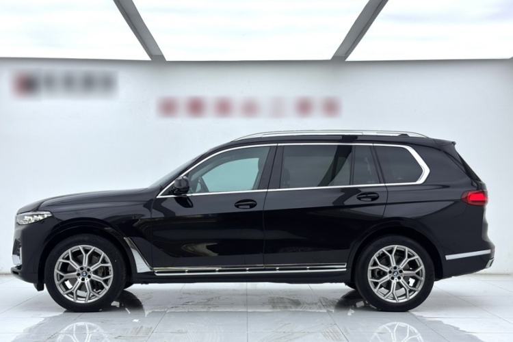 Used BMW X7 2022 xDrive40i Luxury Package with Leading Features Exterior 2