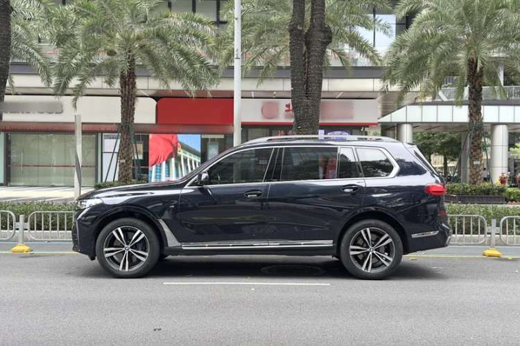 Used BMW X7 2022 xDrive40i Luxury M Sport Package Exterior 2