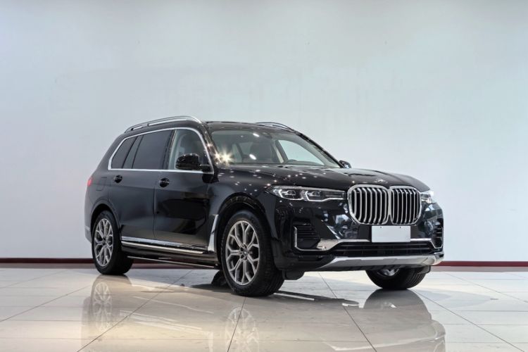 Used BMW X7 2022 xDrive40i Luxury Package with Leading Features Exterior 2