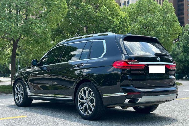 Used BMW X7 2022 xDrive40i Luxury Package with Leading Features Exterior 2