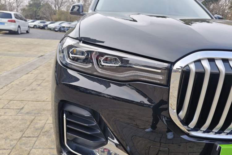 Used BMW X7 2022 xDrive40i Luxury Package with Leading Features Exterior 3