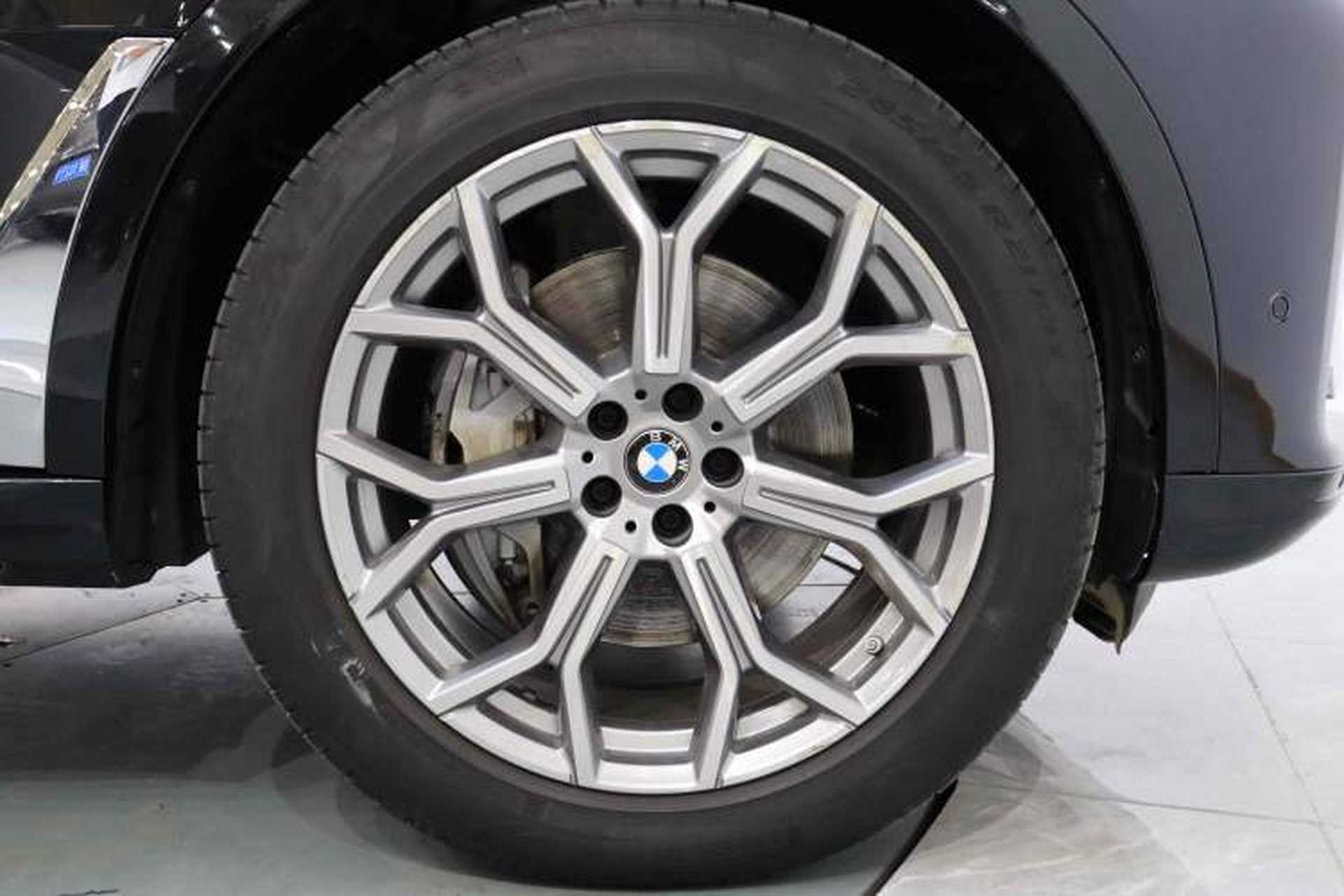 Used BMW X7 2022 xDrive40i Luxury Package with Leading Features Exterior 4
