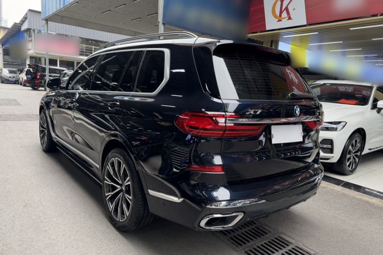 Used BMW X7 2022 xDrive40i Luxury M Sport Package Exterior 4