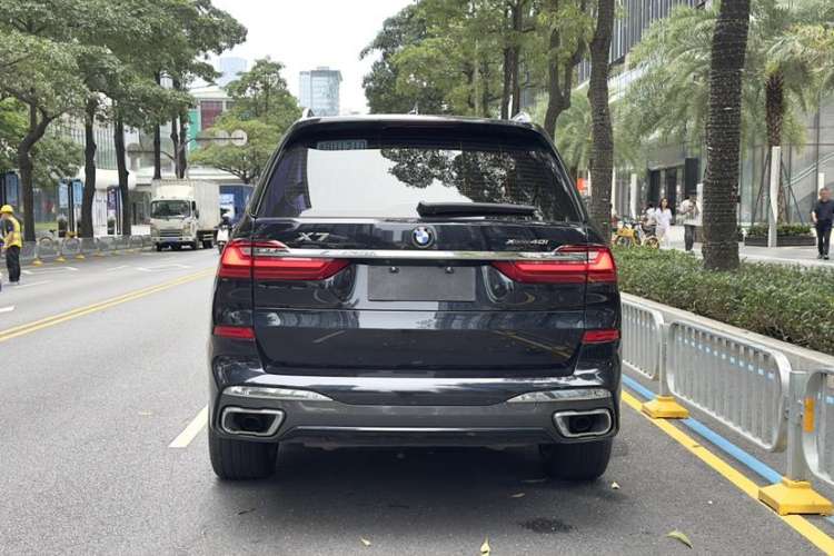 Used BMW X7 2022 xDrive40i Luxury M Sport Package Exterior 4