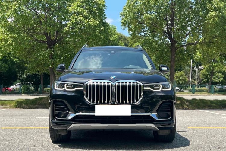 Used BMW X7 2022 xDrive40i Luxury Package with Leading Features Exterior 4