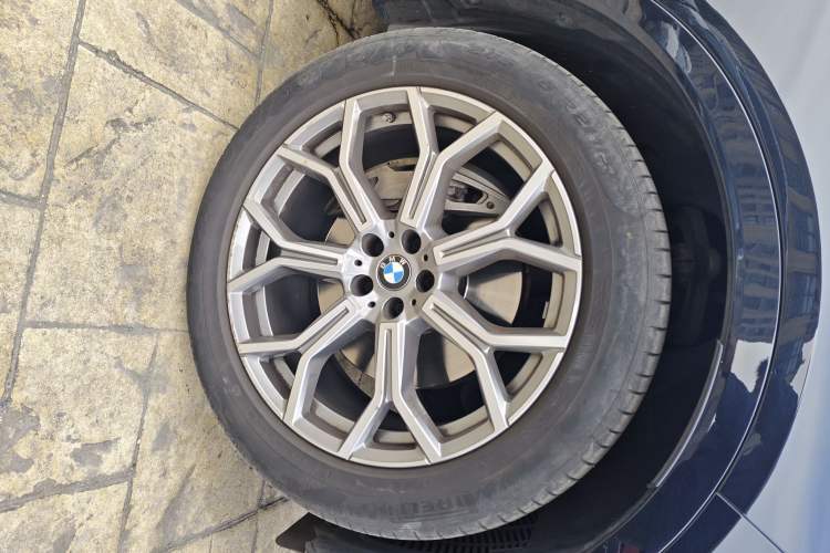 Used BMW X7 2022 xDrive40i Luxury Package with Leading Features Exterior 4
