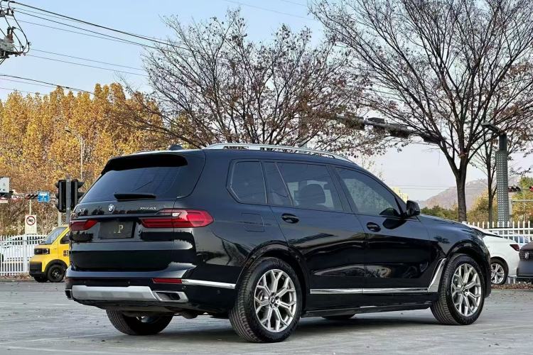Used BMW X7 2022 xDrive40i Luxury Package with Leading Features Exterior 5