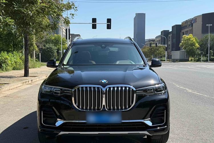 Used BMW X7 2022 xDrive40i Luxury Package with Leading Features Exterior 5