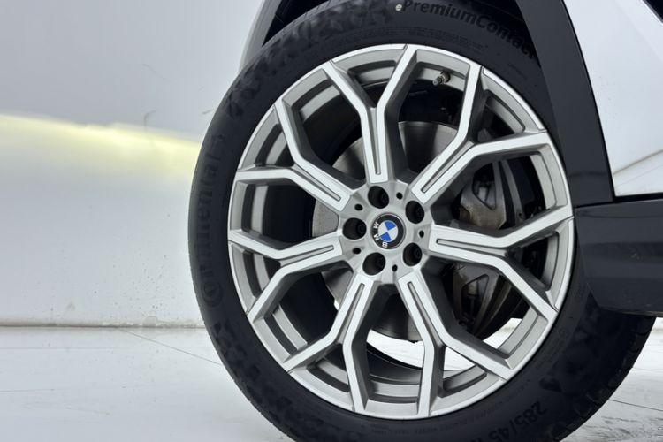 Used BMW X7 2022 xDrive40i Luxury Package with Leading Features Exterior 5