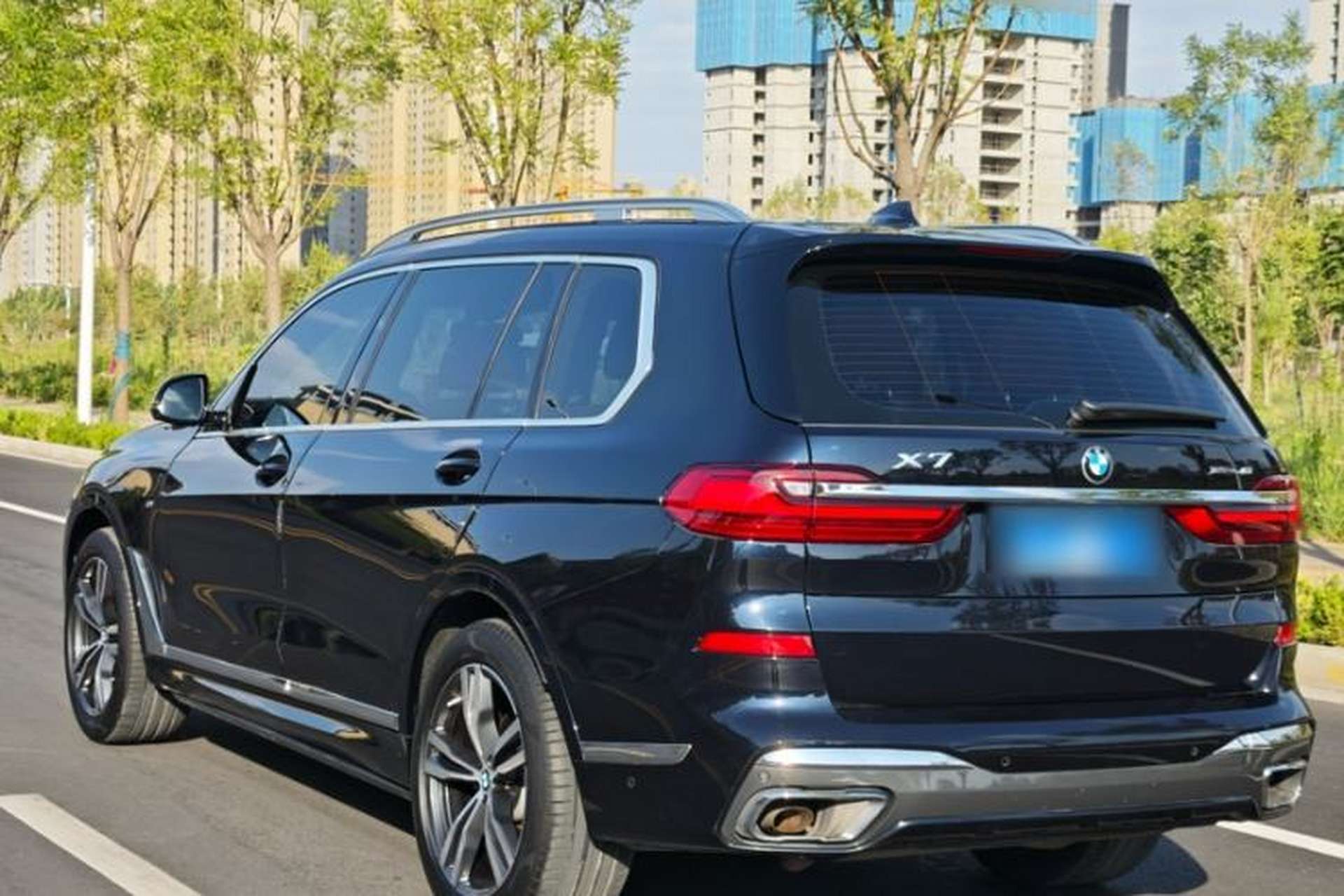 Used BMW X7 2022 xDrive40i Luxury M Sport Package Exterior 5
