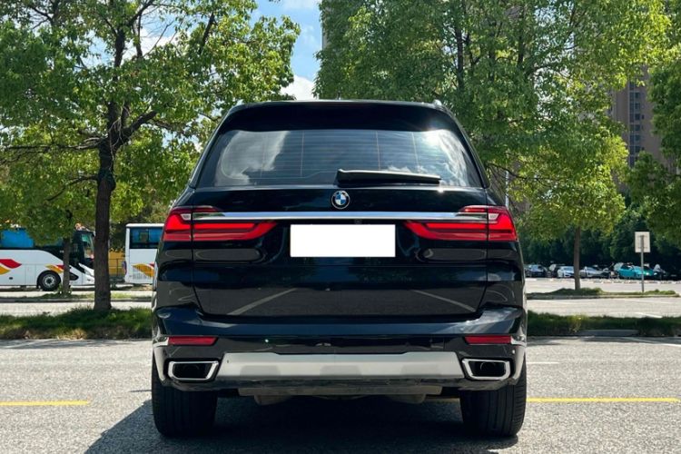 Used BMW X7 2022 xDrive40i Luxury Package with Leading Features Exterior 5