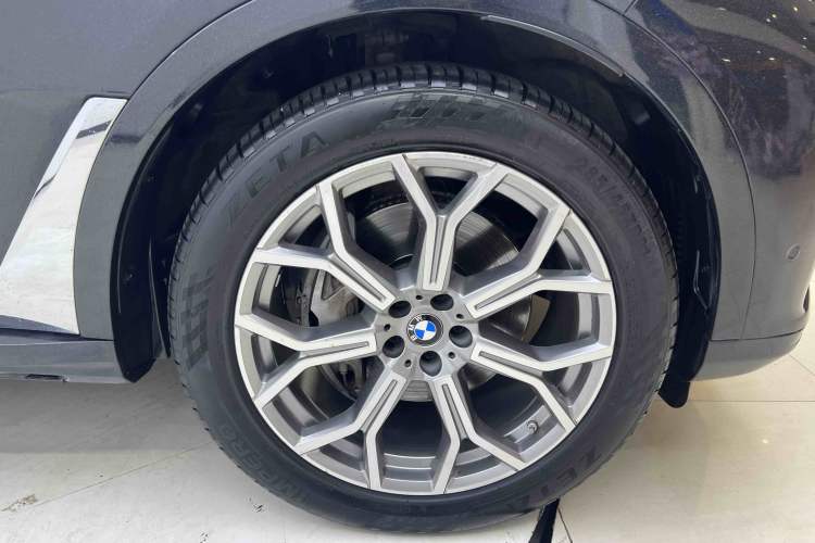 Used BMW X7 2022 xDrive40i Luxury Package with Leading Features Exterior 6