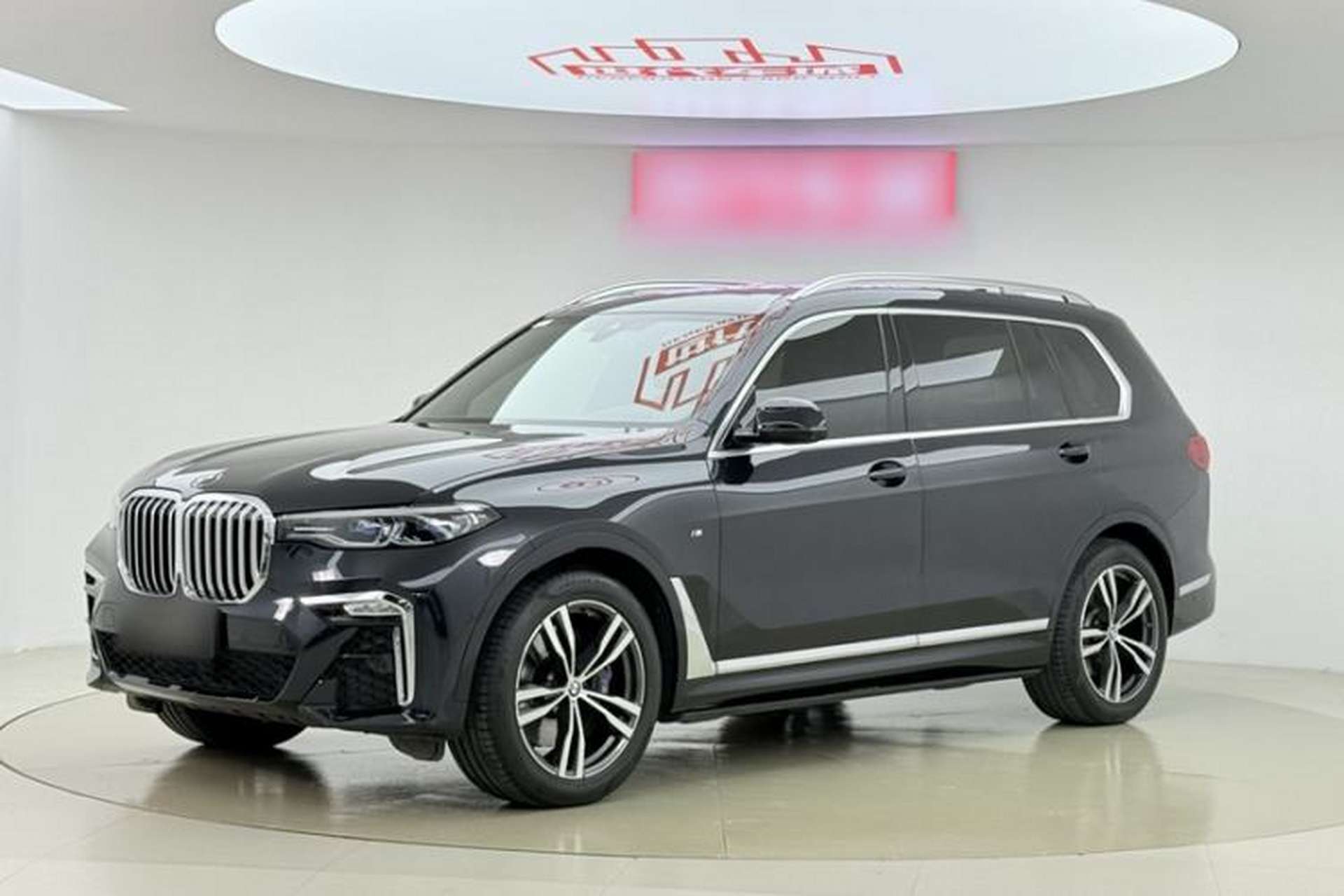 Used BMW X7 2022 xDrive40i Luxury M Sport Package Front Left 45 Deg