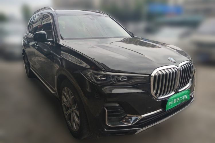 Used BMW X7 2022 xDrive40i Luxury Package with Leading Features Front Right 45 Deg