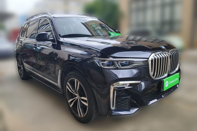 Used BMW X7 2022 xDrive40i Luxury M Sport Package Front Right 45 Deg