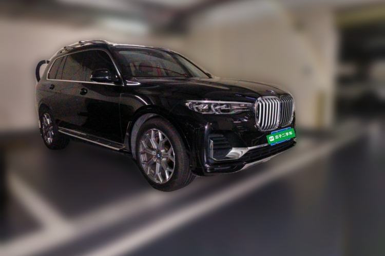 Used BMW X7 2022 xDrive40i Luxury Package with Leading Features Front Right 45 Deg