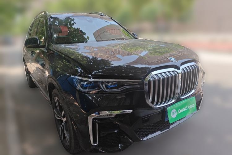 Used BMW X7 2022 xDrive40i Luxury M Sport Package Front Right 45 Deg