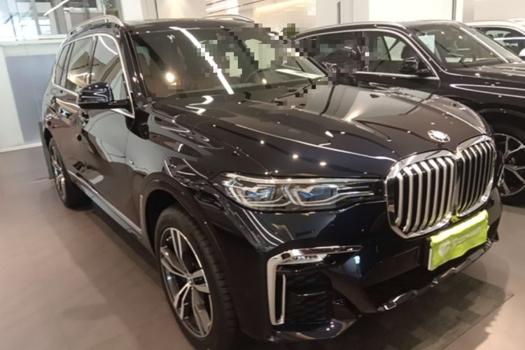 Used BMW X7 2022 xDrive40i Luxury M Sport Package Front Right 45 Deg