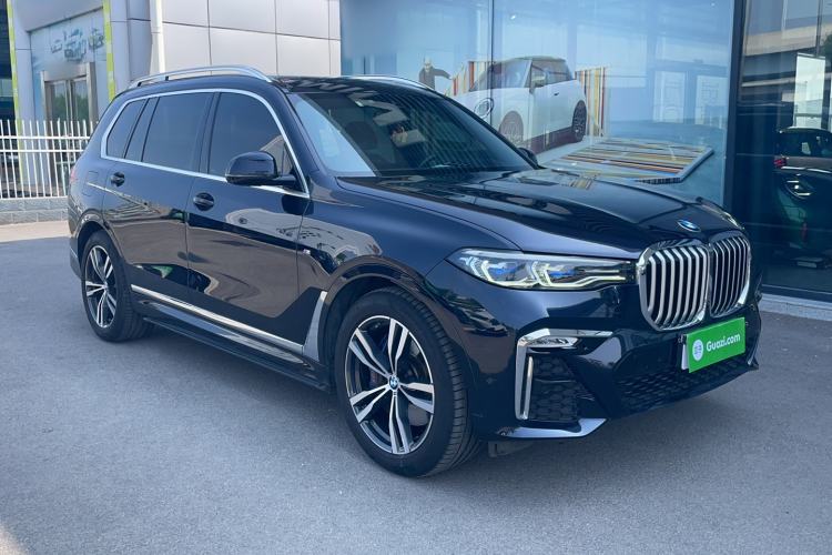 Used BMW X7 2022 xDrive40i Luxury M Sport Package Front Right 45 Deg