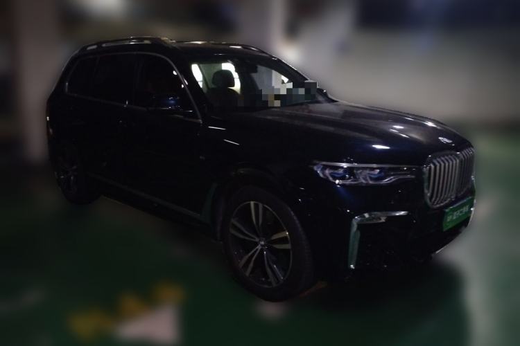 Used BMW X7 2022 xDrive40i Luxury M Sport Package Front Right 45 Deg